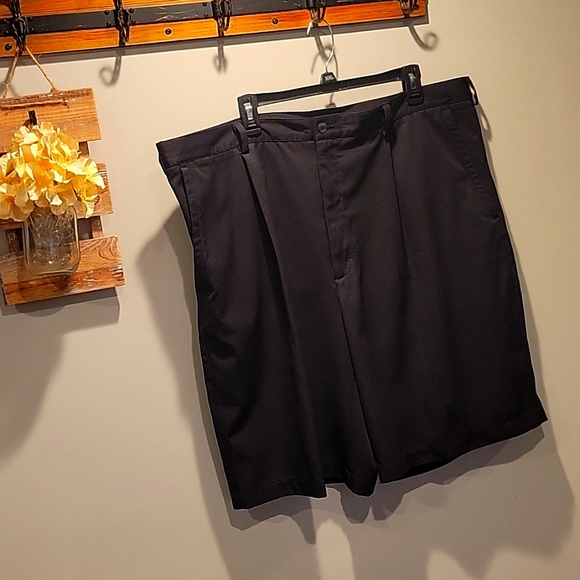 Nike Other - Mens Black Golf Shorts,Pleated,Tailored,like new! 42 w